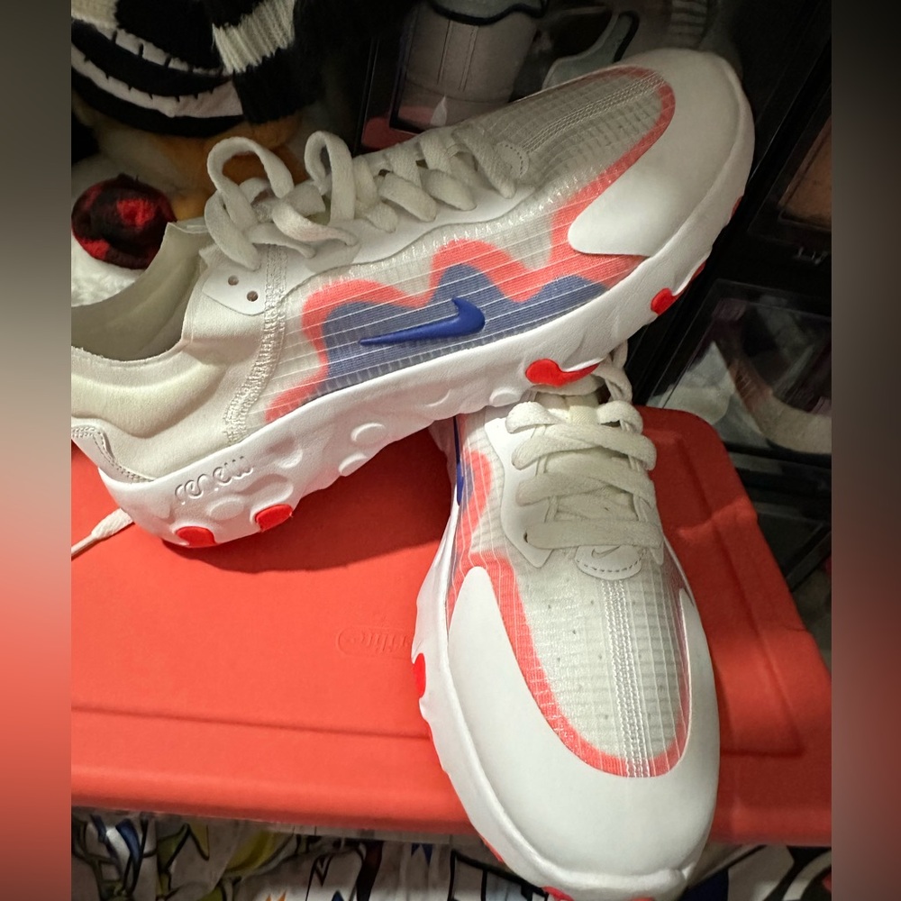 Nike size 7. Never worn